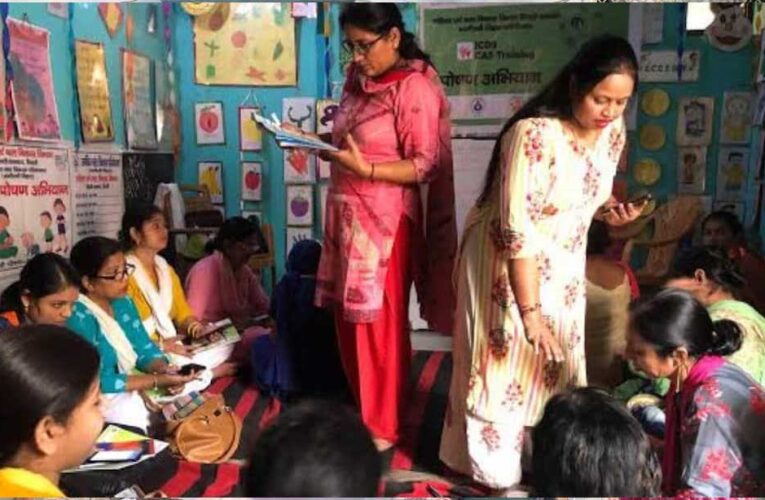 चुनावी साल में योगी सरकार का बड़ा दांव, आंगनबाड़ी कार्यकर्ताओं और सहायिकाओं का मानदेय डेढ़ गुना करने की तैयारी