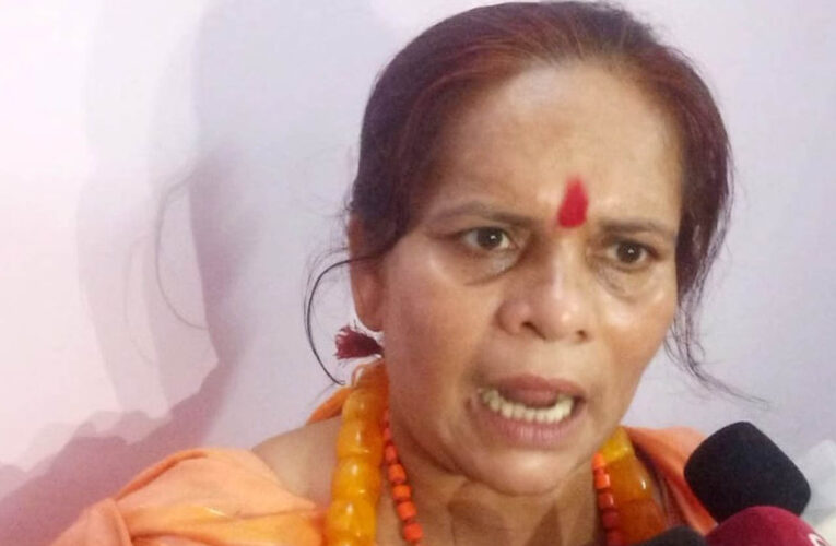 आगरा में साध्वी प्राची का विवादित बयान, बोलीं- ‘PM को गाली देने वाली लड़कियों की फोटो संभालकर रखो’