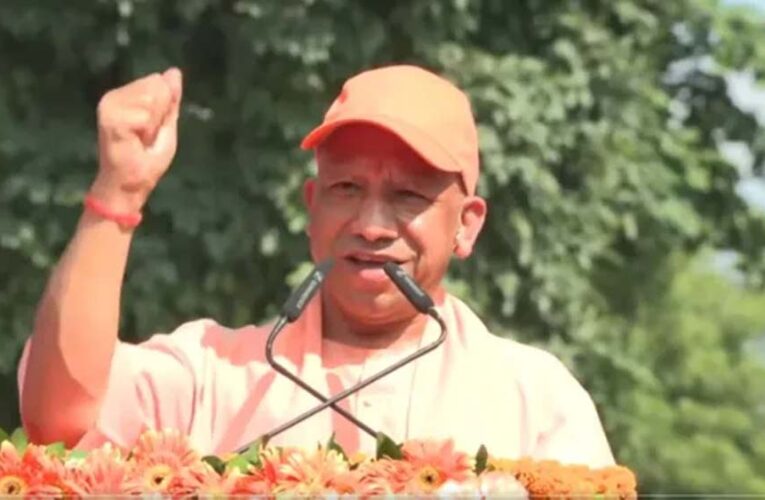 लखनऊ में योगी ने रवाना की तिरंगा यात्रा, 25 हजार युवाओं ने दिया राष्ट्र प्रथम संदेश