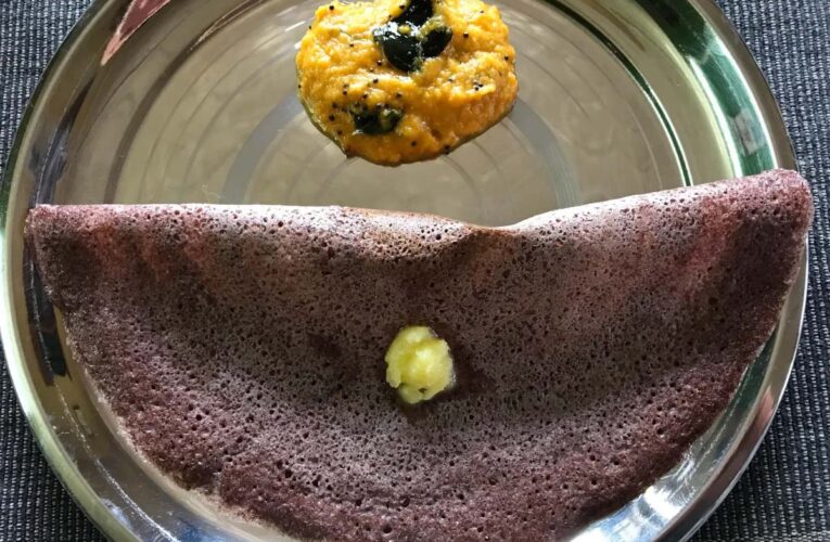 सफेद डोसा खाकर हो गए हैं बोर? घर पर बनाएं ब्लैक डोसा, जानें आसान रेसिपी