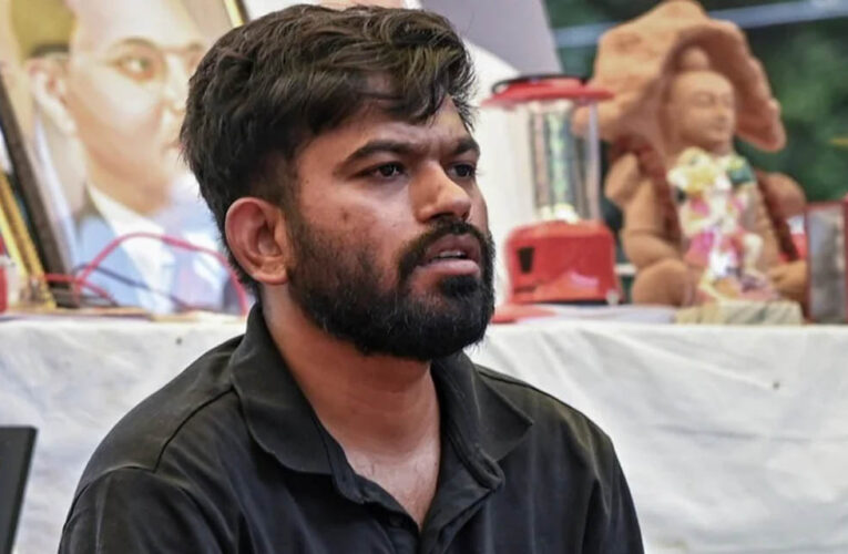 अभिजीत दीपके को तुरंत गिरफ्तार किया जाए’, पाकिस्तानी एजेंट बताकर दिल्ली पुलिस में शिकायत