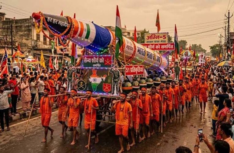 मेरठ में अग्नि-5 थीम वाली कांवड़ बनी आकर्षण, सेना के शौर्य को किया समर्पित
