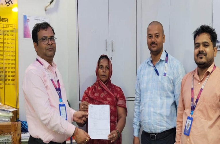 SBI जनकपुर ने SGSP योजना के तहत मृत कर्मचारी के नॉमिनी को दिलाए ₹10 लाख, बैंक ने दी योजना की जानकारी