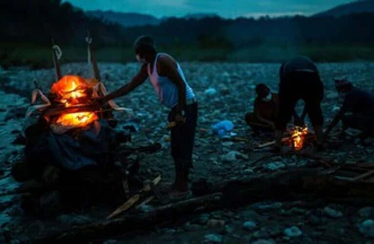 नेपाल बाढ़ में तबाही का मंजर, 788 मौतें; भारत की 19 सदस्यीय फॉरेंसिक टीम DNA जांच में जुटी
