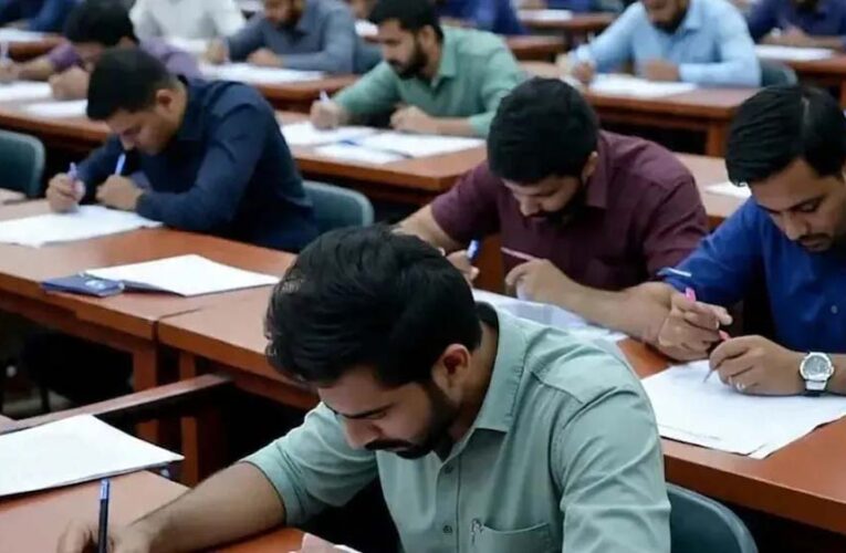 सीकर में PGDCA परीक्षा में सामूहिक नकल, उड़नदस्ते ने छात्रों को रंगे हाथ पकड़ा