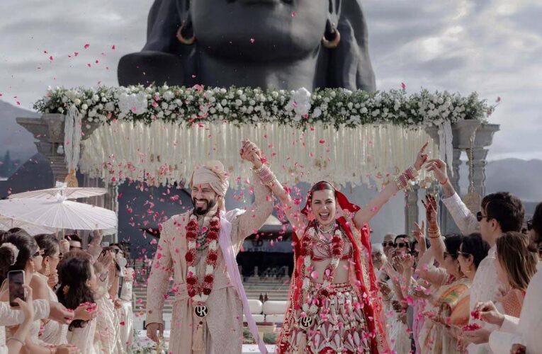 पलक पुरसवानी का ससुराल में ग्रैंड गृह प्रवेश, पति संग दिखा प्यार