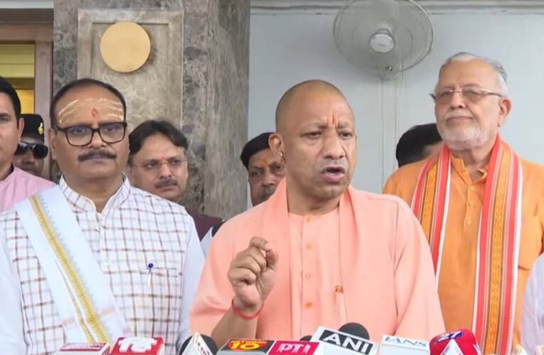 यूपी विधानसभा सत्र हंगामे की भेंट, सीएम योगी बोले- विपक्ष का आचरण शर्मनाक