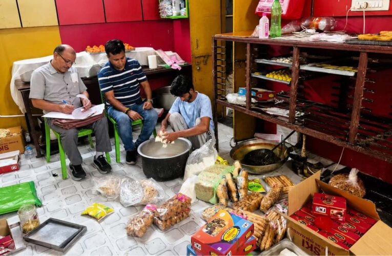 जयपुर में खाद्य विभाग की बड़ी कार्रवाई, 83 किलो एक्सपायर्ड सामान नष्ट