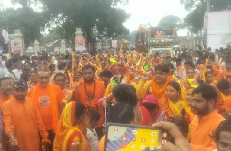 रायपुर में निकली विशाल कांवड़ यात्रा, हर-हर महादेव के जयकारों से गूंजा शहर