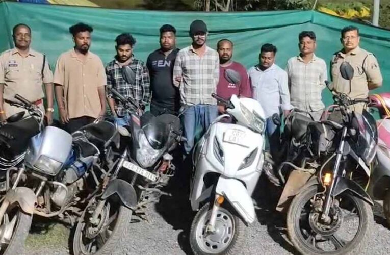 7 जुआरियों पर पुलिस की कार्रवाई, ₹2.01 लाख की सामग्री और 6 दोपहिया वाहन जब्त