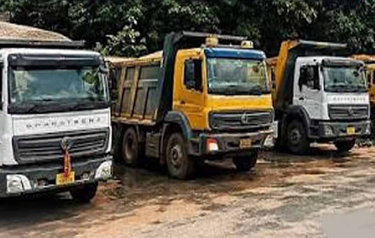 रायपुर औद्योगिक क्षेत्र में 4 अवैध मालवाहक वाहन जब्त, 700 क्विंटल स्पंज समेत स्क्रैप और कॉइल बरामद