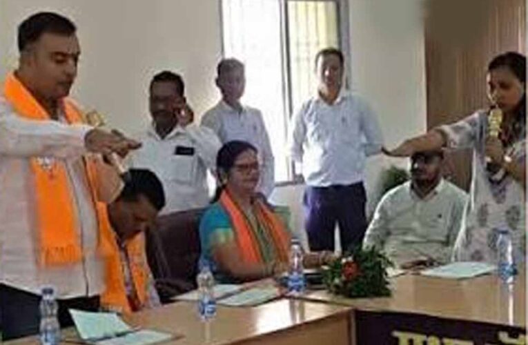 नगर पंचायत नगरी में उत्कृष्ट कर्मचारियों का सम्मान, बढ़ाया हौसला