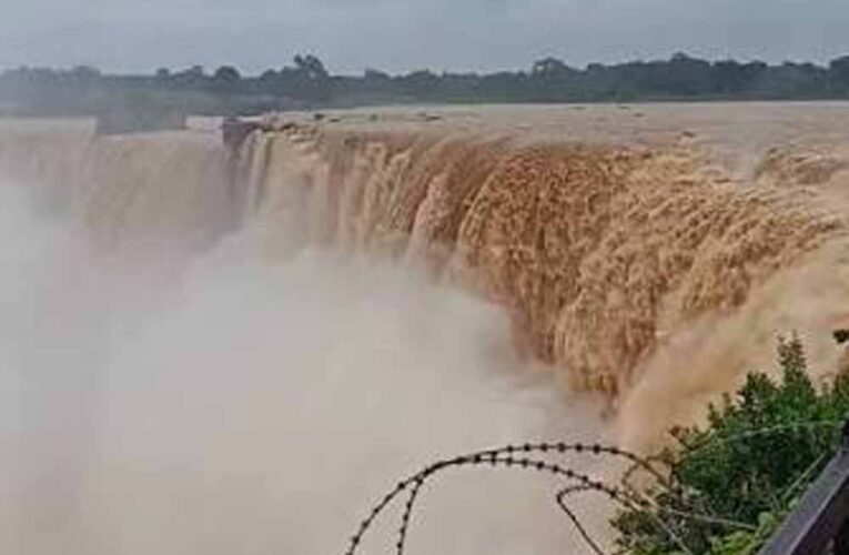 इंद्रावती नदी उफान पर, चित्रकोट जलप्रपात का दिखा अद्भुत और मनमोहक नजारा