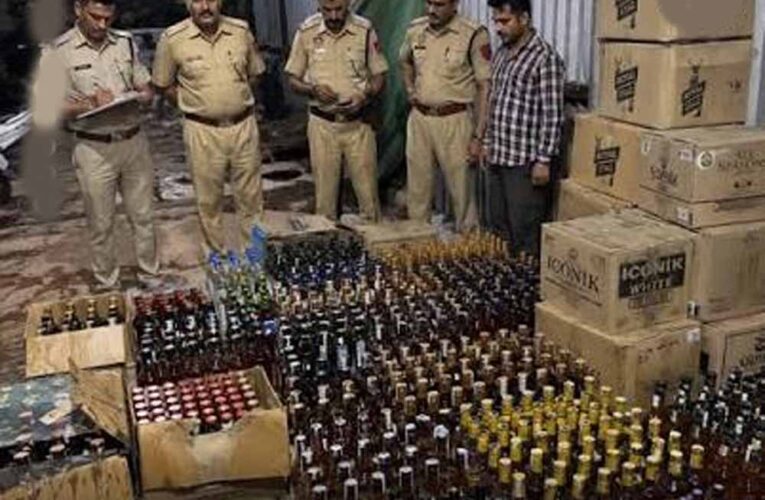 माकरदोना में आबकारी विभाग की दबिश, 50 लीटर महुआ शराब जब्त