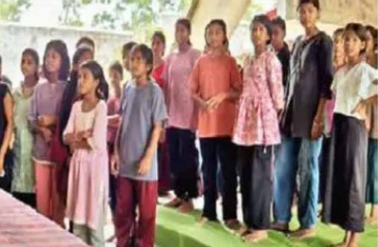 छात्रावास के बच्चों का आरोप, गार्ड वर्दी धुलवाने के साथ कराती है मालिश