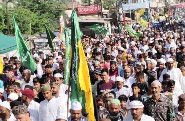 डीजे की तेज धमक से घरों में गिरे बर्तन, जुलूस में खुलेआम चली प्रतिबंधित कार्बाइड गन