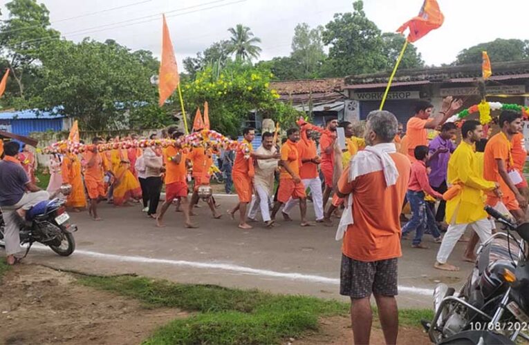 राजनगर के  केरहा धाम से कांवड़ियों ने भोले बाबा को जल अर्पित करने किया प्रस्थान