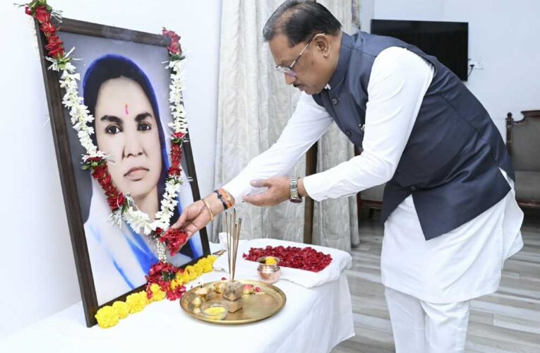 मुख्यमंत्री  साय ने छत्तीसगढ़ की प्रथम महिला सांसद और समाज सेविका मिनीमाता जी की पुण्यतिथि पर किया नमन