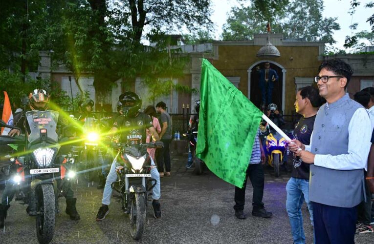 स्वतंत्रता दिवस की पूर्व संध्या पर रायगढ़ में निकला भव्य तिरंगा फ्लैग मार्च