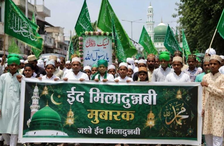 नई लेदरी में गूंजा नात-ए-पाक का पैगाम, मोहब्बत और भाईचारे से रोशन हुईं गलियां