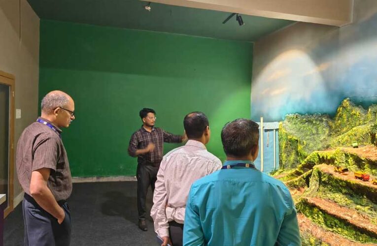 इसरो के वैज्ञानिकों ने किया जिला विज्ञान केंद्र दंतेवाड़ा का भ्रमण