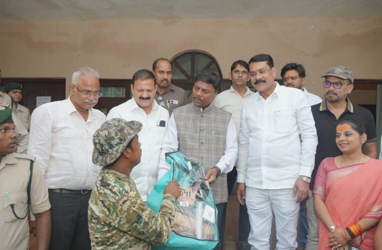 मानव-हाथी द्वंद्व कम करने में हाथी मित्र दल की भूमिका महत्वपूर्ण- वन मंत्री केदार कश्यप
