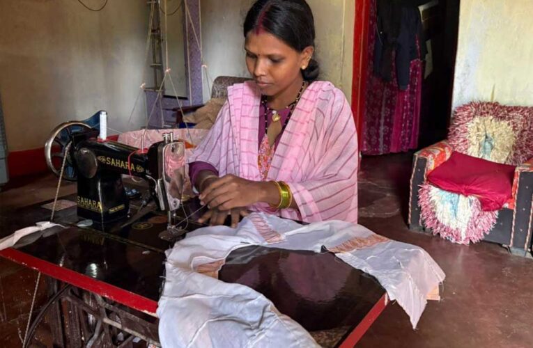 महतारी वंदन योजना से मिली आर्थिक संबल की ताकत, बचत से खरीदी सिलाई मशीन