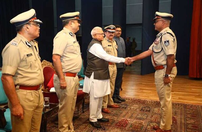 पदक उत्कृष्ट सेवाओं की पहचान और भावी जिम्मेदारियों का प्रतीक : राज्यपाल  पटेल