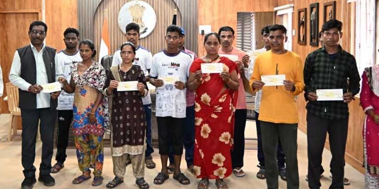 ​बंदूक छोड़ आत्मसम्मान का रास्ता