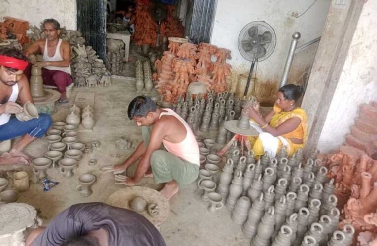 योगी सरकार की ओडीओपी योजना से बदली राजन की तकदीर, टेराकोटा ने दिलाई नई पहचान