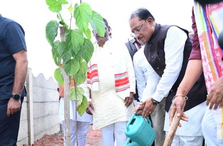 शिक्षा समाज के विकास का मूल मंत्र, भावी पीढ़ी को शिक्षित करना हम सभी की जिम्मेदारी : मुख्यमंत्री  विष्णु देव साय