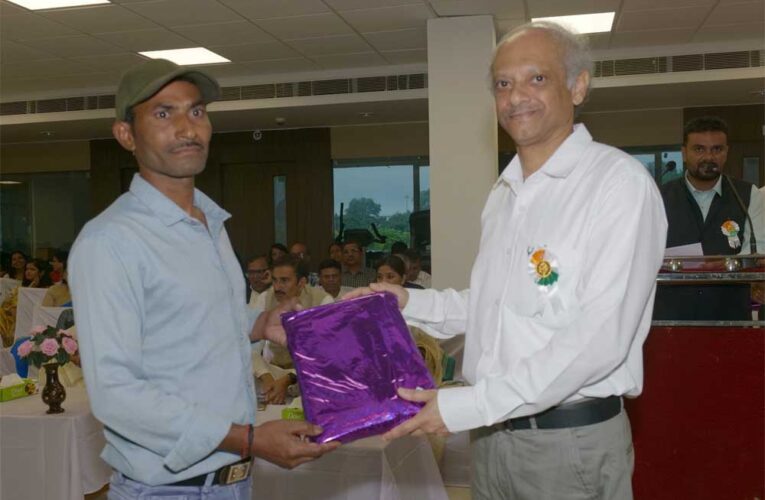 एमबी पावर परिसर में गूंजा राष्ट्रप्रेम, शान से लहराया तिरंगा