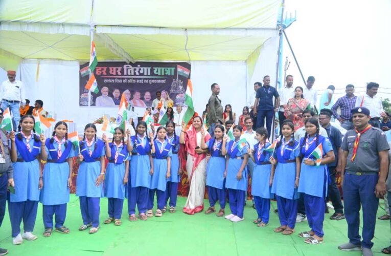 मंत्री  लक्ष्मी राजवाड़े के नेतृत्व में सूरजपुर जिले में निकलीं भव्य तिरंगा यात्राएं