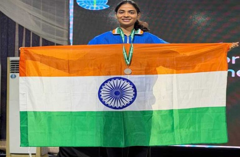 मध्यप्रदेश की फेंसिंग प्रतिभा खुशी दाभाड़े ने अंतर्राष्ट्रीय मंच पर रचा गौरव