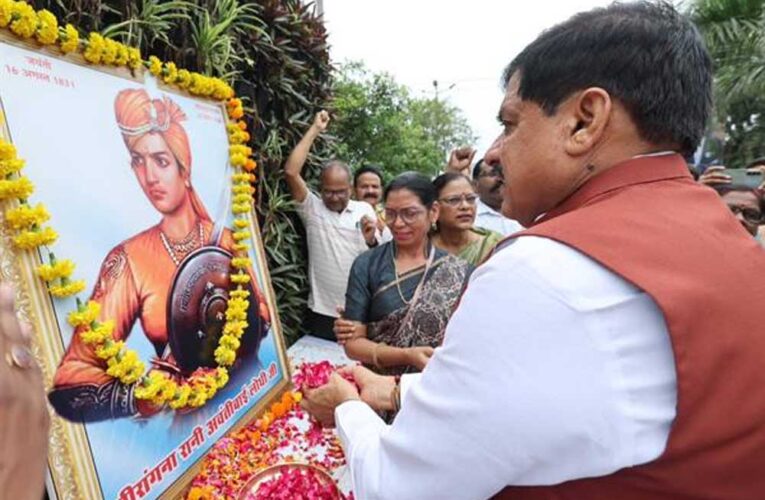 मुख्यमंत्री डॉ. यादव ने वीरांगना रानी अवंती बाई लोधी की प्रतिमा पर अर्पित की पुष्पांजलि