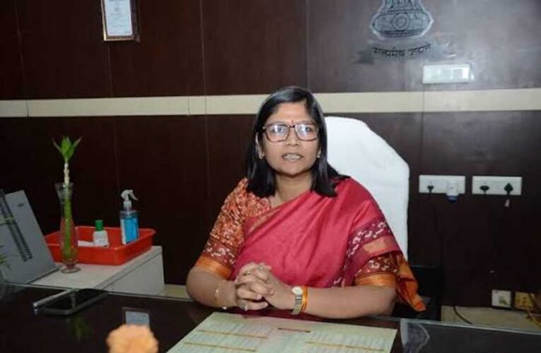 ग्वालियर जिले के अधिकारियों को स्पोट लेप्रोसी सर्वे एक इन्नोवेटिव कार्यक्रम के लिए राज्य में उत्कृष्ट कार्य करने के लिए किया सम्मानित