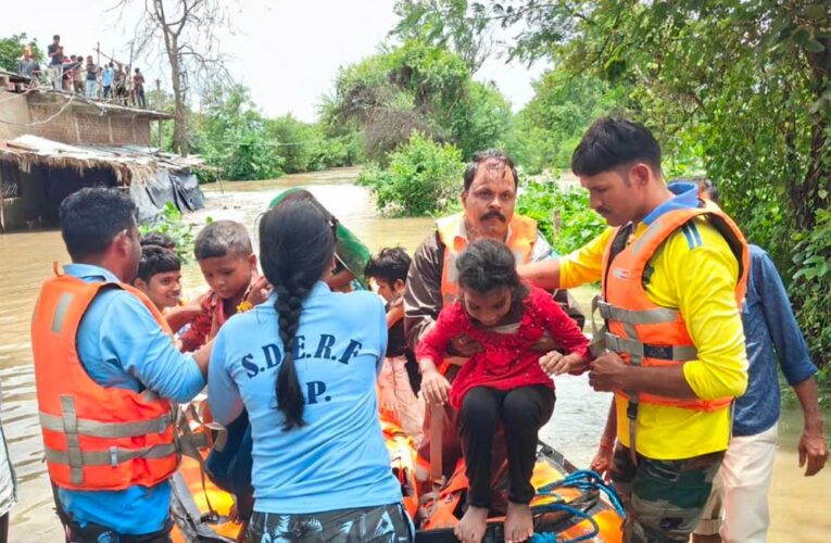 बारिश और बाढ़ के बीच मध्यप्रदेश पुलिस का रेस्क्यू ऑपरेशन—SDERF एवं होमगार्ड्स ने बचाईं 98 जिंदगियां