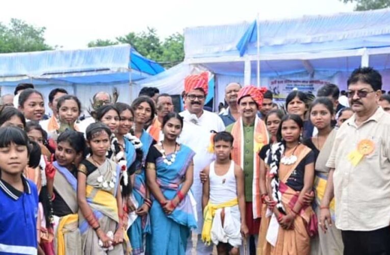 रिमझिम फुहारों के बीच खेल प्रतिभाओं ने भरी उड़ान, 26वीं राज्य स्तरीय शालेय क्रीड़ा प्रतियोगिता का भव्य शुभारंभ