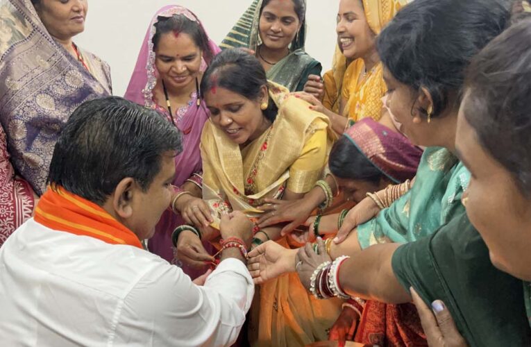 बिहान की दीदियों ने उपमुख्यमंत्री  विजय शर्मा को राखी बांधकर दी बधाई, साझा किए गुजरात भ्रमण के अनुभव