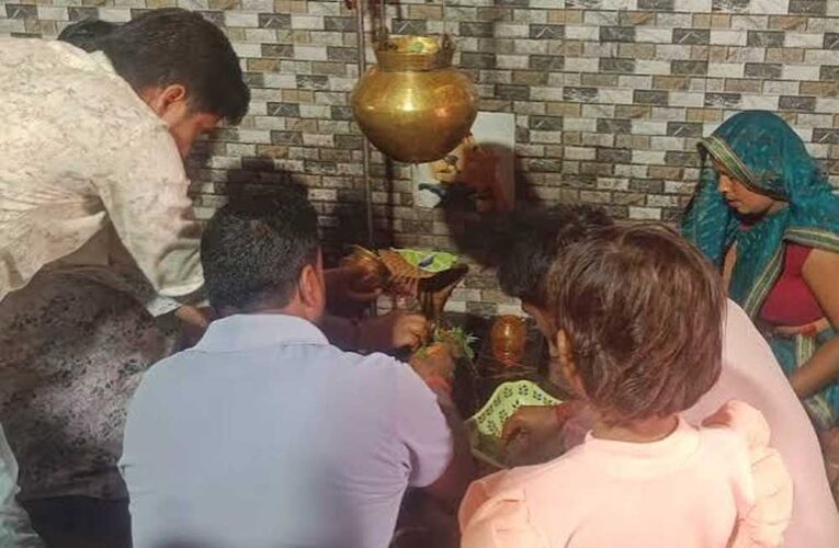 हर-हर महादेव के जयघोष से गूंजे शिवालय, बारिश में भी भक्ति की बयार