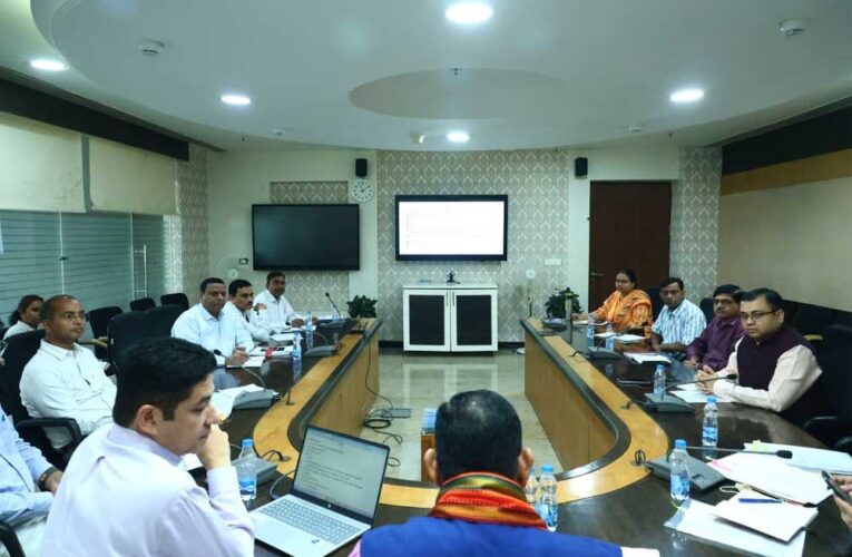 स्वास्थ्य मंत्री  श्याम बिहारी जायसवाल ने की विभागीय कार्यों की समीक्षा