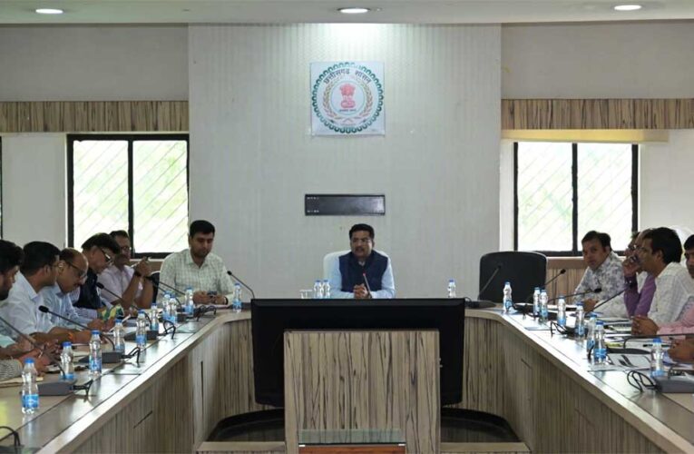 नगरीय प्रशासन विभाग के नए प्रमुख सचिव  सोनमणि बोरा ने ली मैराथन बैठक