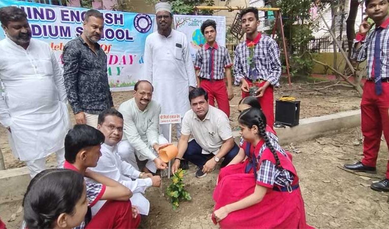 पेड़ों के बग़ैर जीवन की कल्पना नहीं की जा सकती – मिर्ज़ा एजाज़ बेग