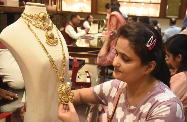 Gold Silver Price: बाजार खुलते ही सोना-चांदी धड़ाम, ₹3,500 तक गिरे दाम; जानें आज का ताजा भाव