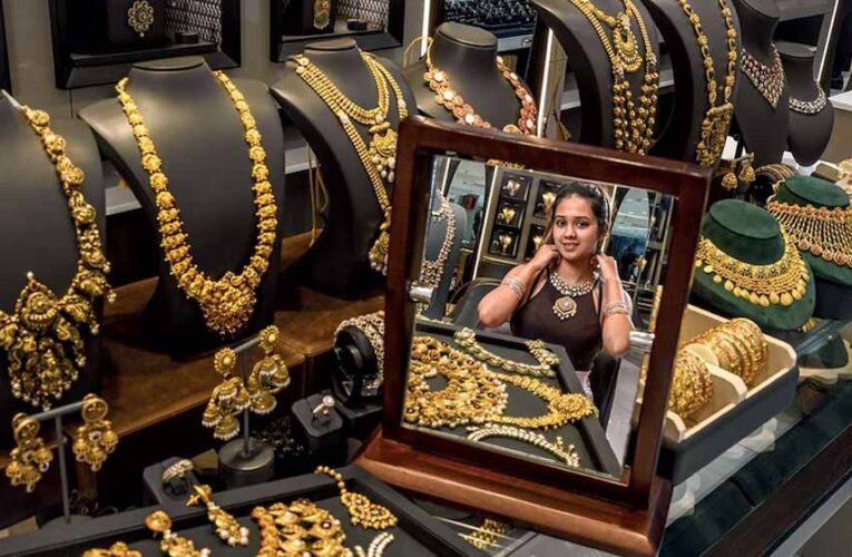 रक्षाबंधन से पहले सोना हुआ महंगा, चांदी 2.41 लाख के पार; आखिर क्यों नहीं थम रही तेजी?