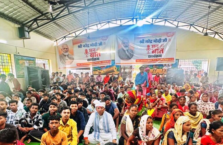 अब धमाकों की नहीं, रेडियो की गूंज
