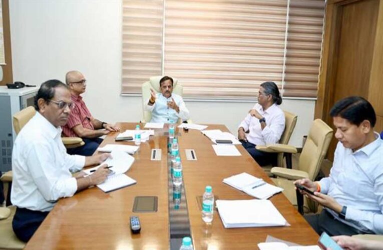 बालाघाट में चिकित्सकीय एवं सहायक चिकित्सकीय मैनपावर सर्वोच्च प्राथमिकता से सुदृढ़ करें : उप मुख्यमंत्री  शुक्ल