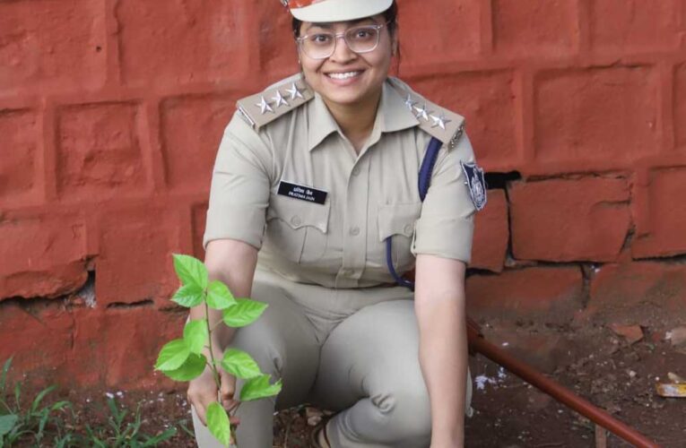 7वीं वाहिनी विसबल भोपाल द्वारा लाल परेड ग्राउंड में 300 पौधों का रोपण