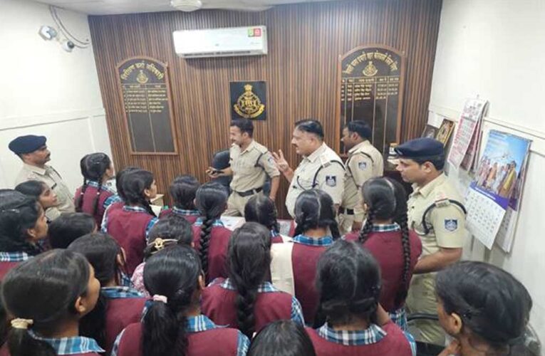 स्कूलों में कानून की पाठशाला, थानों में पुलिसिंग का प्रत्यक्ष अनुभव