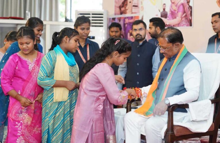 महतारी के आशीष से, राखी के विश्वास से मुख्यमंत्री  विष्णु देव साय के नेतृत्व में महिलाओं के सम्मान, स्वावलंबन और आर्थिक सशक्तिकरण की दिशा में निरंतर पहल